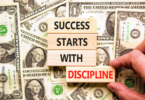 Fotografía Success starts with discipline symbol