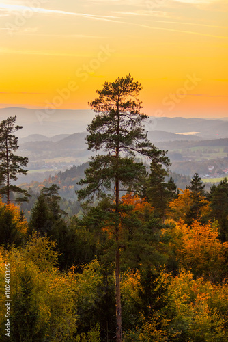Jesienny krajobraz w Rudawach Janowickich - widok z Gór Sokolich © krzys ser