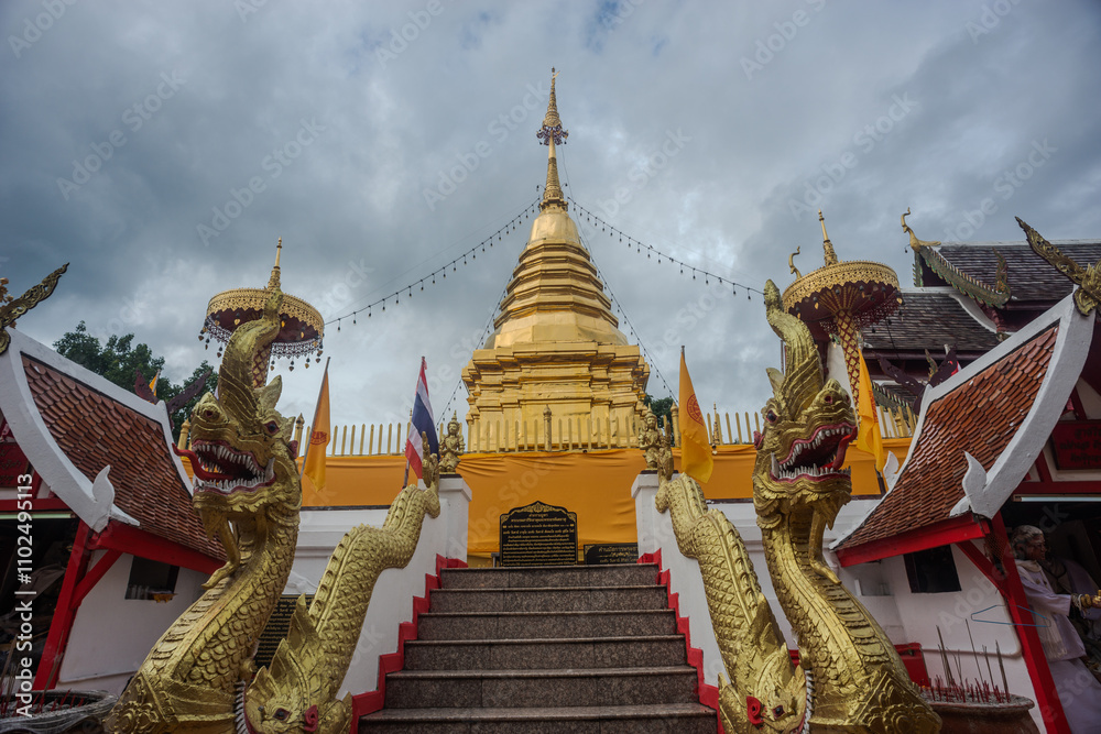 Fototapeta premium Wat Phra That Doi Kham Pagoda