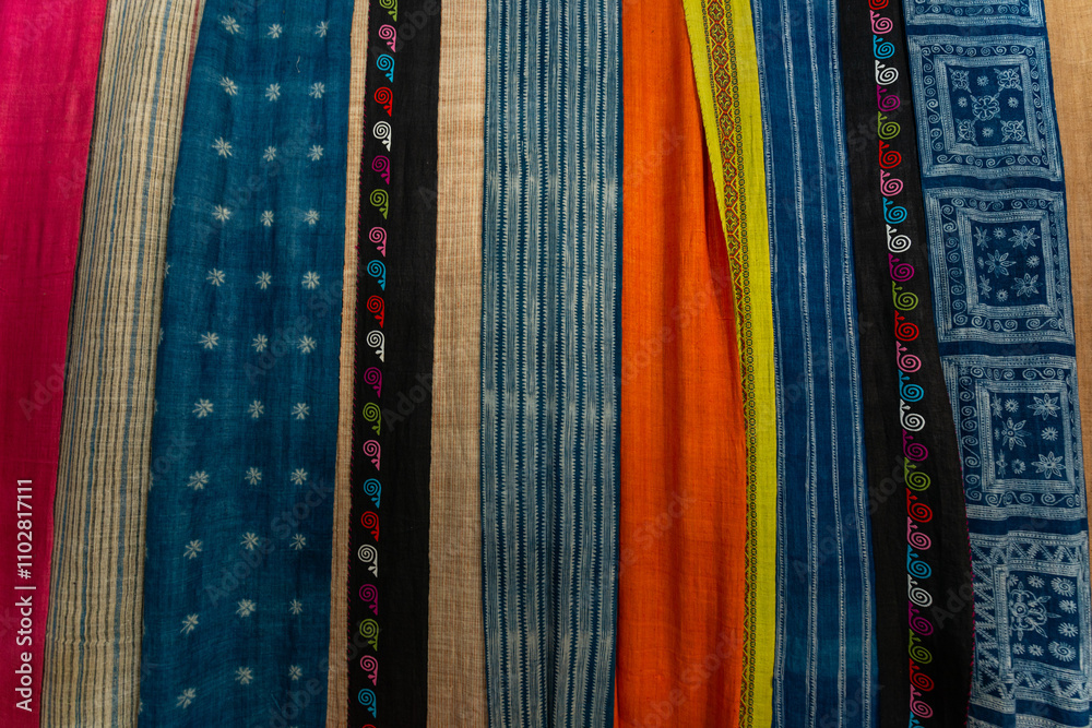 The linen weaving profession of the Mong people in Lung Tam, Ha Giang The linen weaving profession of the Mong people in Lung Tam, Ha Giang