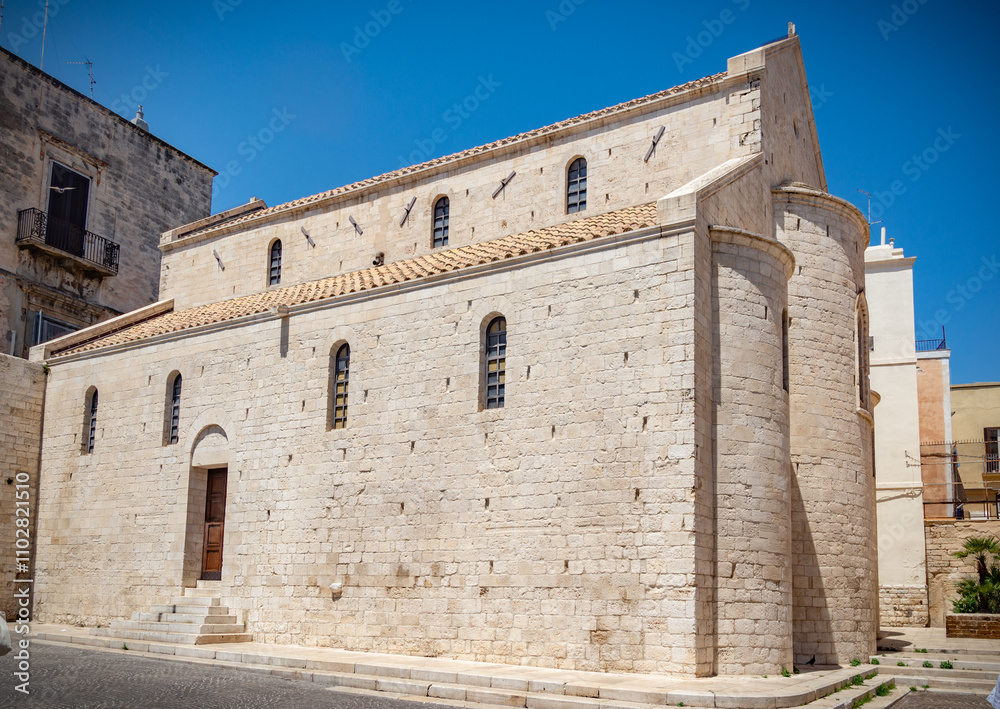 Vista panorámica del paseo marítimo de Bari al fondo Basílica de San Nicola. Apulia. Vista panorámica del paseo marítimo de Bari al fondo Basílica de San Nicola. Apulia.