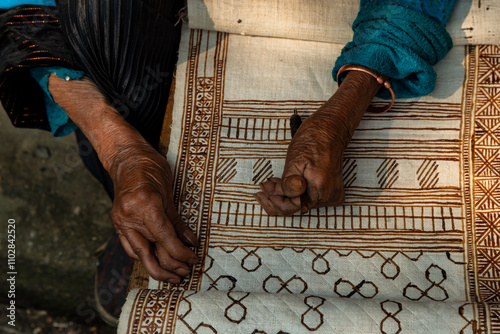Canvas-taulu The linen weaving profession of the Mong people in Lung Tam, Ha Giang