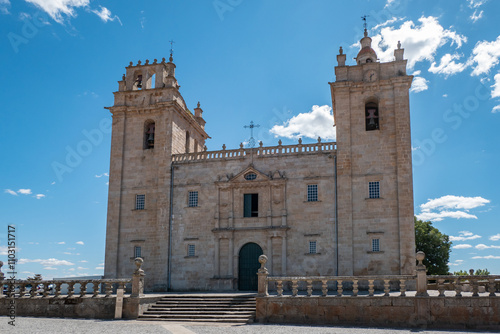Quadro em tela Majestosa fachada da Sé Catedral de Miranda do Douro em Trás os Montes sob um cé