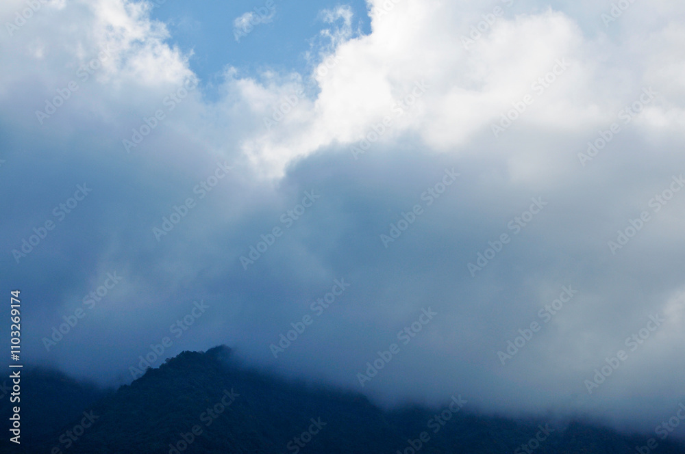Fototapeta premium clouds in the mountains