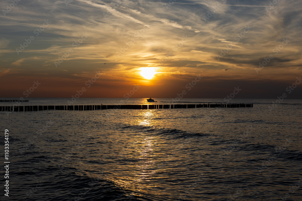 Obraz premium Zachód słońca nad Bałtykiem | Sunset over the Baltic