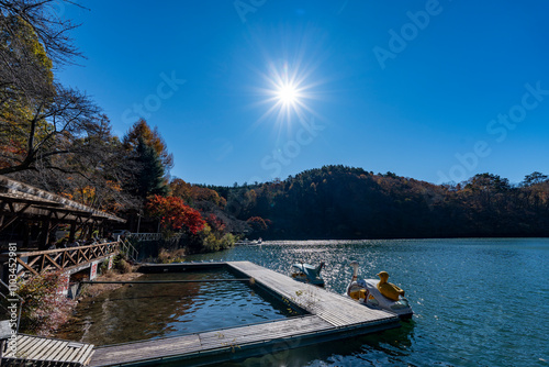 紅葉の四尾連湖 photo