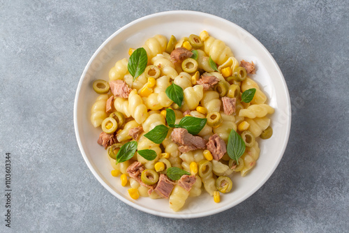 Obraz na płótnie Conchiglie Rigate Italian pasta and tuna salad w salonie