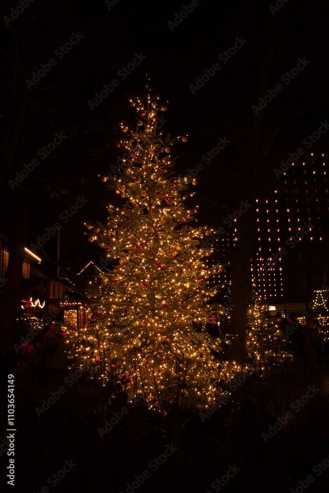Naklejka premium Christmas tree, at night, in Tivoli Gardens, Denmark