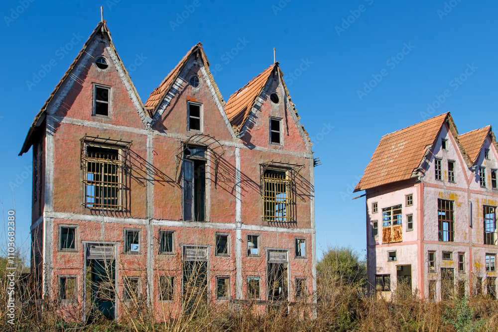 old houses in the city