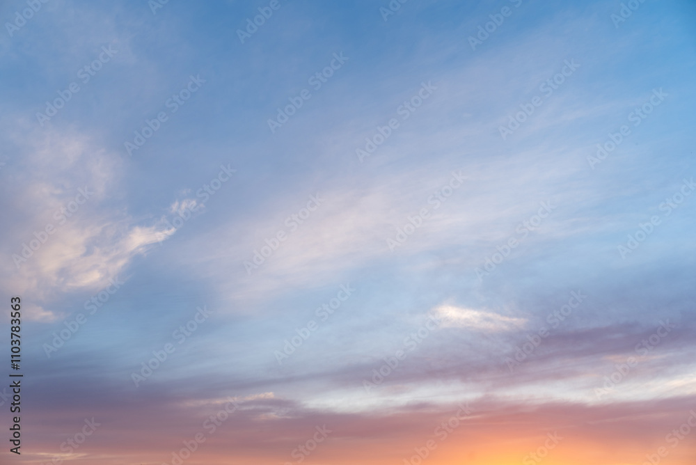 Obraz premium Beautiful colourful sky in the evening. Cloudscape of bright sunset sky