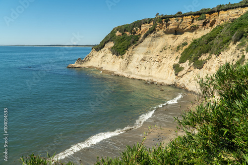 Obraz na płótnie Beautiful view of a bay in the Pacific Ocean, located in Southern Chile, featuring crystal-clear waters and lush surroundings on a warm summer day. w salonie