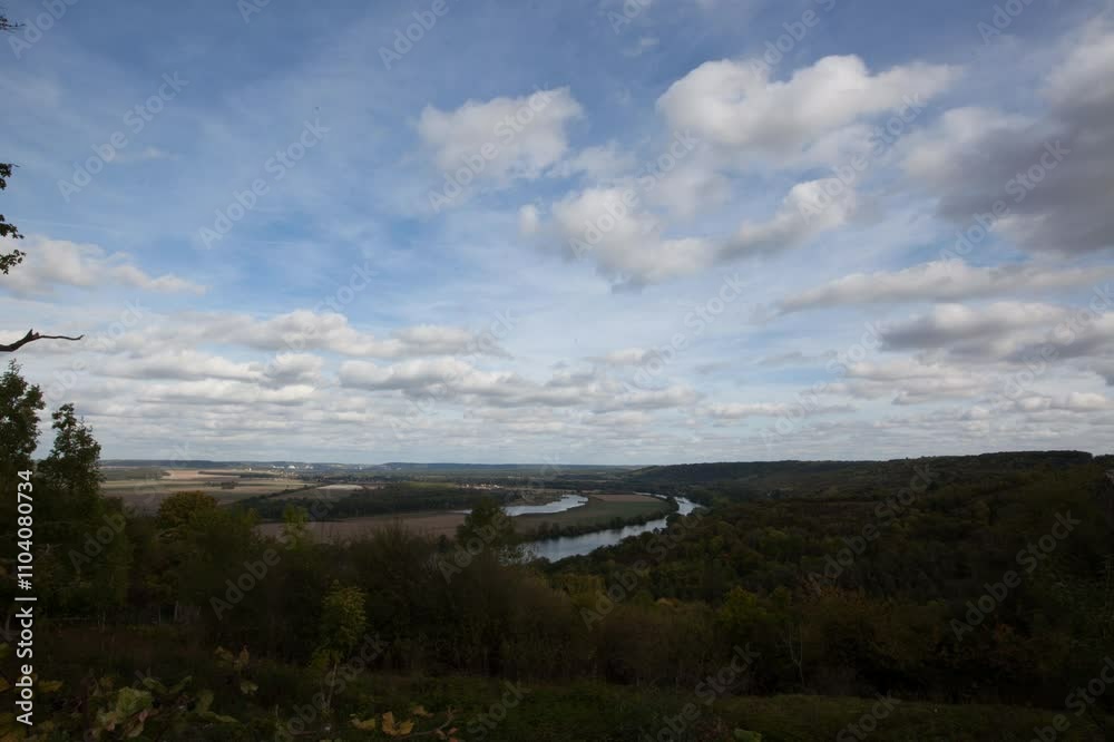 Vue panoramique sur la Seine à Vironvay, 27400 France Vue panoramique sur la Seine à Vironvay, 27400 France