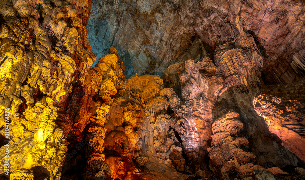 Exploring the stunning formations in Grutas de Cacahuamilpa National Park Exploring the stunning formations in Grutas de Cacahuamilpa National Park