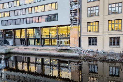 Canvas Print Building