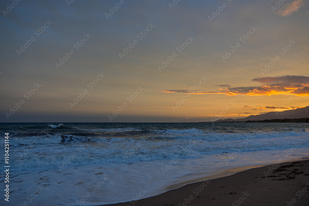 Abendstimmung an der Playa de Rifá in Tarragona, Autonome Gemeinschaft Katalonien, Spanien