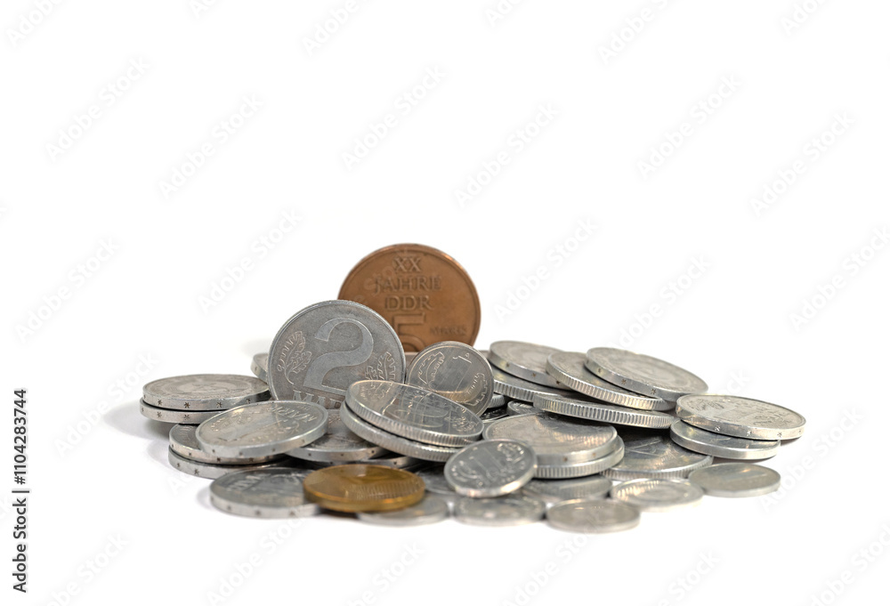 DDR-Geld, Münzen vor weißem Hintergrund, DDR-Geld, Münzen vor weißem Hintergrund,