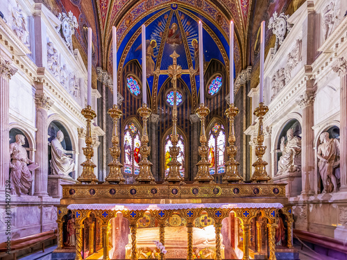 Konstfotografi Rome, Italy, July 2017, Ornate High Altar of Santa Maria Sopra Minerva Basilica