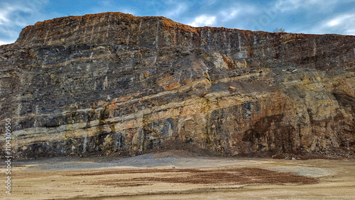 Foto Hungarian quarry hillside