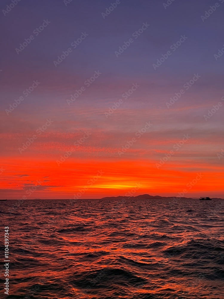 Obraz premium sunset over the sea