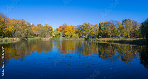 Fototapeta Naklejka Na Ścianę i Meble -  Piękna jesień w Olsztynie 2024