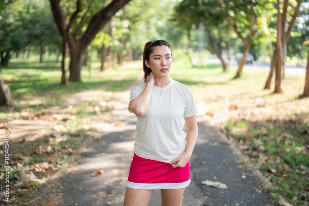 Asian women are stretching their muscles before going out to run to the park to keep themselves healthy and have beautiful puppets.. Asian women are stretching their muscles before going out to run to the park to keep themselves healthy and have beautiful puppets..