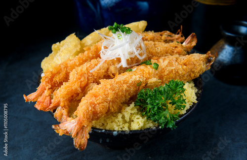 Obraz na płótnie Ebi donburi or deep fried shrimps with rice w salonie