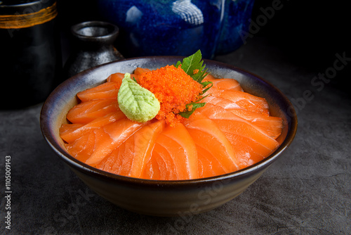 Obraz na płótnie Salmon sashimi donburi w salonie