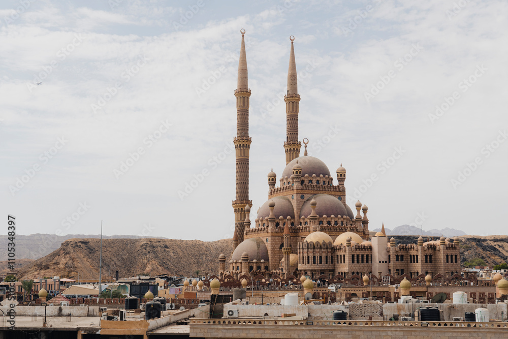 Obraz premium Al Mustafa Mosque in the Old Town of Sharm El Sheikh. Square near mosque.