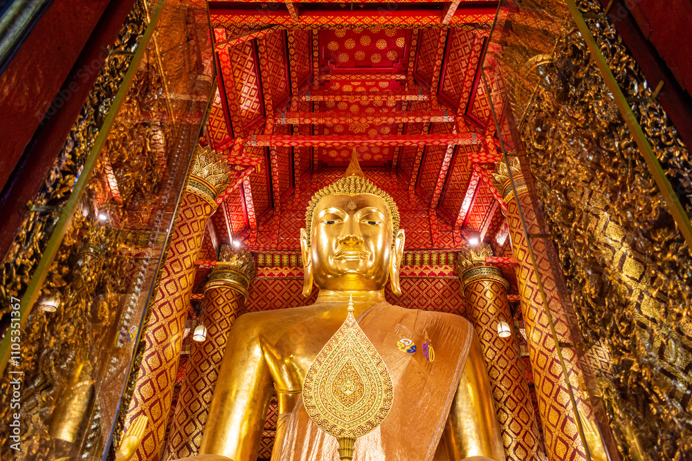Fototapeta premium Big golden Buddha in Wat Phanan Choeng temple at Ayutthaya, Thailand