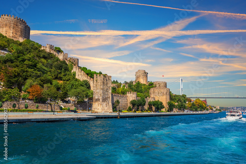 Obraz na płótnie Roumeli Hissar Castle near Fatih Sultan Mehmet Bridge on the Bosphorus Straight, Istanbul, Turkey w salonie