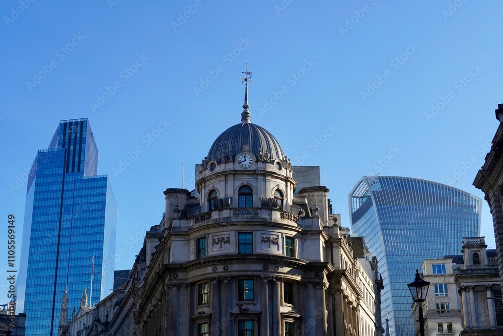 Obraz premium Bank, Sunny London Buildings.