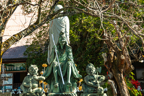 Bronze statues of En-no-gyoja Zenki and Goki, Sakuramotobo temple, Yoshinoyama, Nara, Honshu, Japan