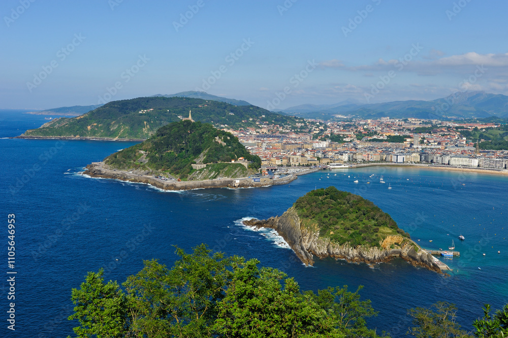 La Concha Bay viewed from the Monte Igeldo, San Sebastian, Bay of Biscay, province of Gipuzkoa, Basque Country, Spain La Concha Bay viewed from the Monte Igeldo, San Sebastian, Bay of Biscay, province of Gipuzkoa, Basque Country, Spain