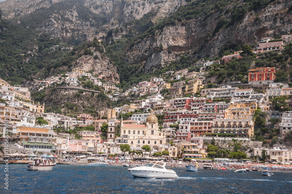 Fototapeta premium view of the town of Positano from the sea