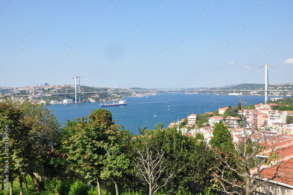 Naklejka premium Bosporus Bridge (15 July Martyrs Bridge) in Istanbul, Turkey