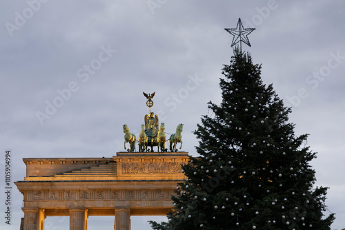 Obraz na płótnie Weihnachtsbaum am Brandenburger Tor Berlin w salonie
