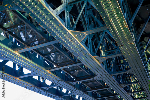 Obraz na płótnie Metallic Big Bridge. Bridges in Paris w salonie