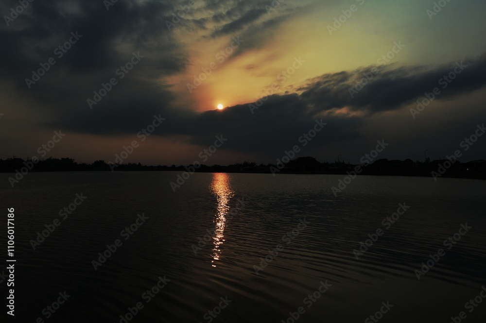 Obraz premium beautiful sunset in the river