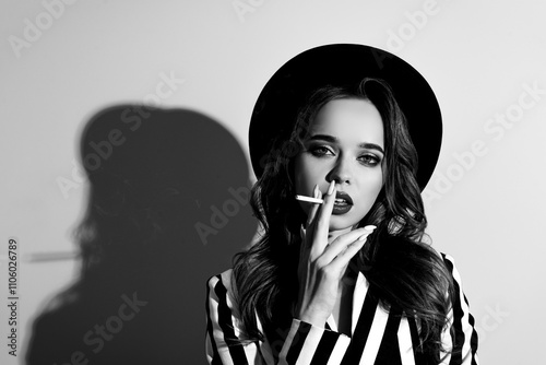 Fotografie Close up portrait of flirty coquettish vintage retro classy posh sharp-dressed l