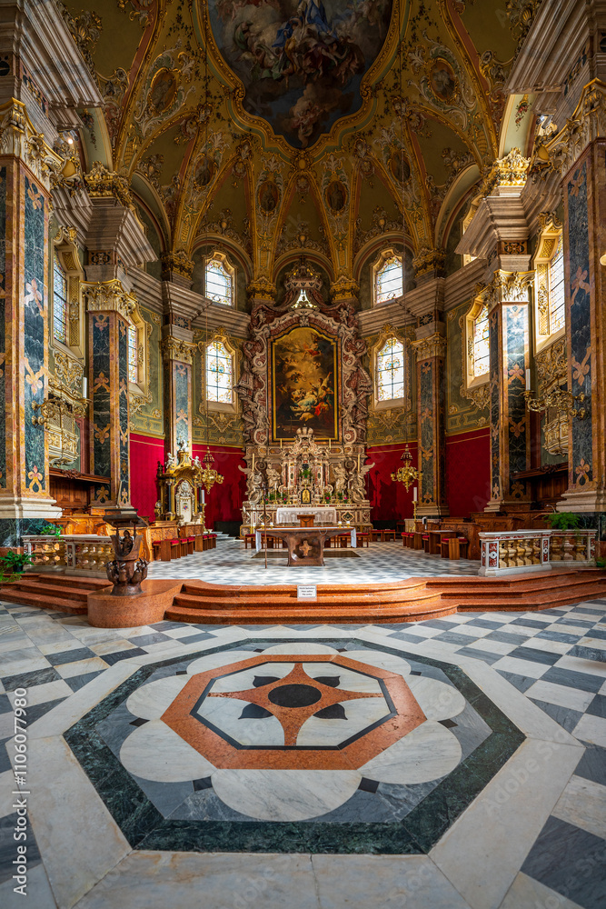 Obraz premium High altar with the painting by Michelangelo Unterberger in the Cathedral of Brixen, Italy.