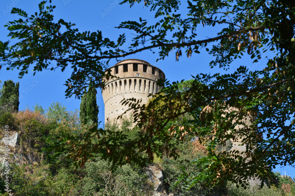 Obraz premium La Rocca di Brisighella in provincia di Ravenna, Emilia-Romagna, Italia.