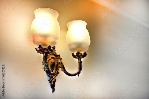 LÁMPARA DE PARED VINTAGE ANTIGUA VIDRIO Y BRONCE photo