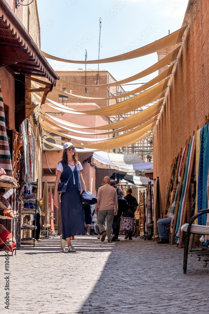 Fototapeta premium Vibrant Moroccan Market Street Scene