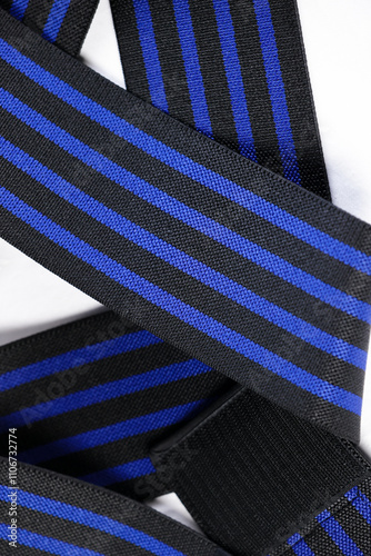 knee wraps training, blue clousep out