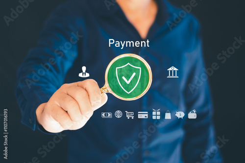 Fotografía Online payment transactions are the safest and most effective way to secure online payment transactions, with icons displaying online transactions