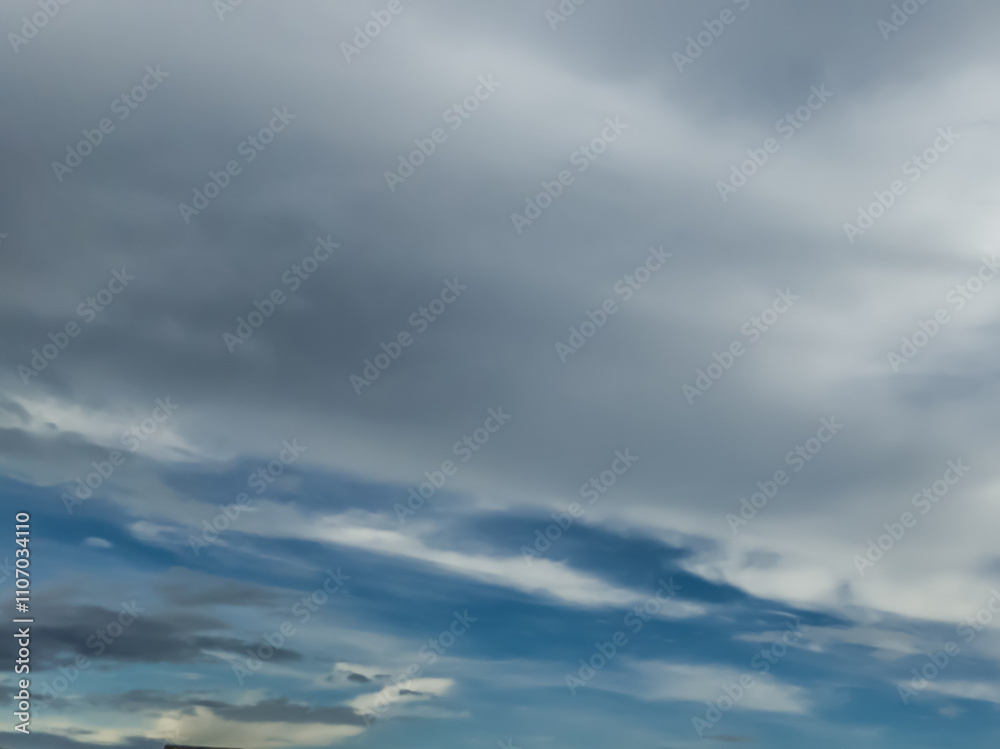 Fototapeta premium Textured sky with dramatic cloud formations
