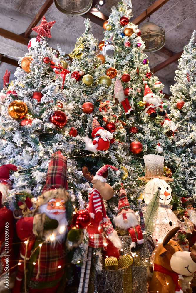 Christmas time is here, Christmas is around the corner, Christmas is coming Christmas time is here, Christmas is around the corner, Christmas is coming