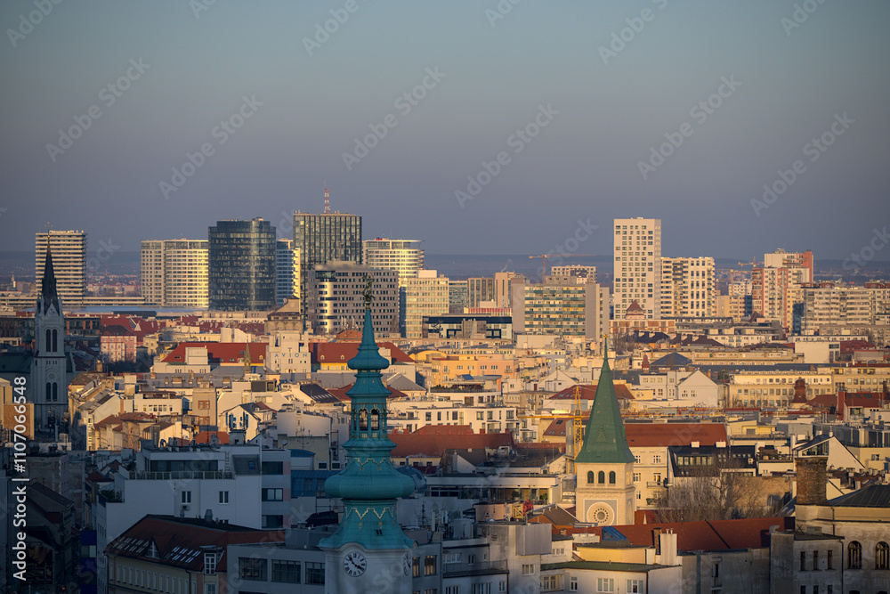 Naklejka premium Urban Skyline at Sunset with Modern and Historic Architecture