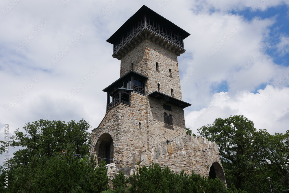Aussichtsturm auf dem Herzberg im Taunus Aussichtsturm auf dem Herzberg im Taunus