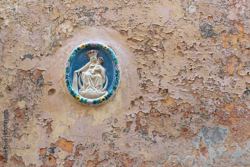Принти на полотні Traditional religious bas-relief of Madonna and Child on the wall of the old Mal